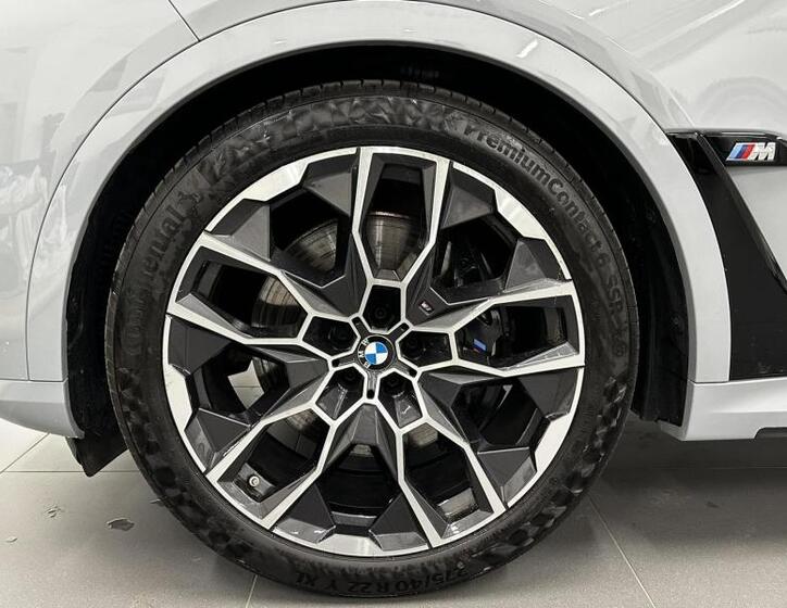 BMW X7 SUV 4,4 l 390 kw