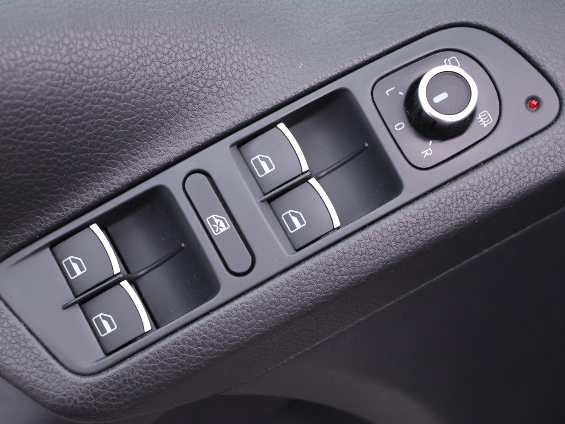 Volkswagen Tiguan SUV 2,0 l 103 kw