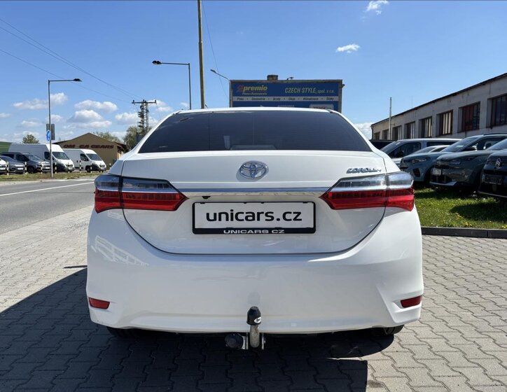 Toyota Corolla Sedan / Limuzína 1,6 l 97 kw