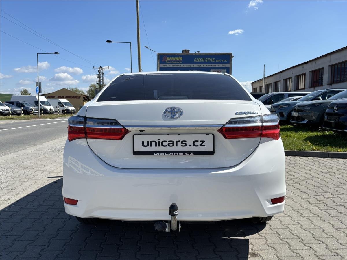 Toyota Corolla Sedan / Limuzína 1,6 l 97 kw