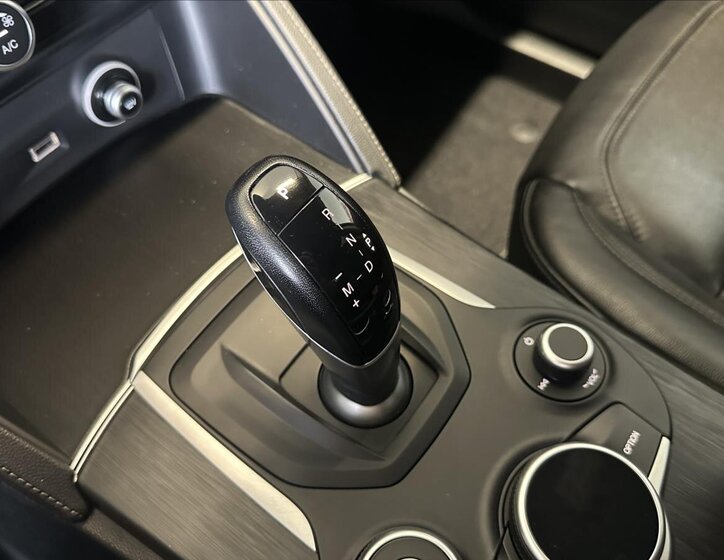 Alfa Romeo Stelvio 41