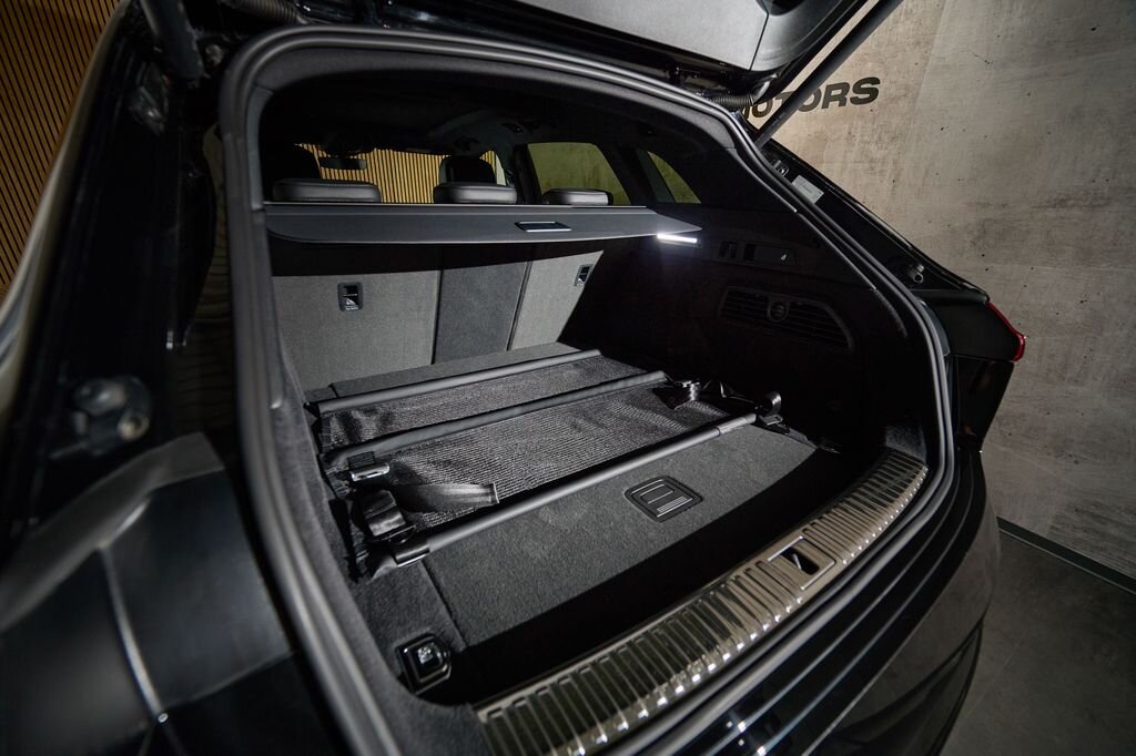 Audi e-tron SUV / Terénní 0,0 300 kw