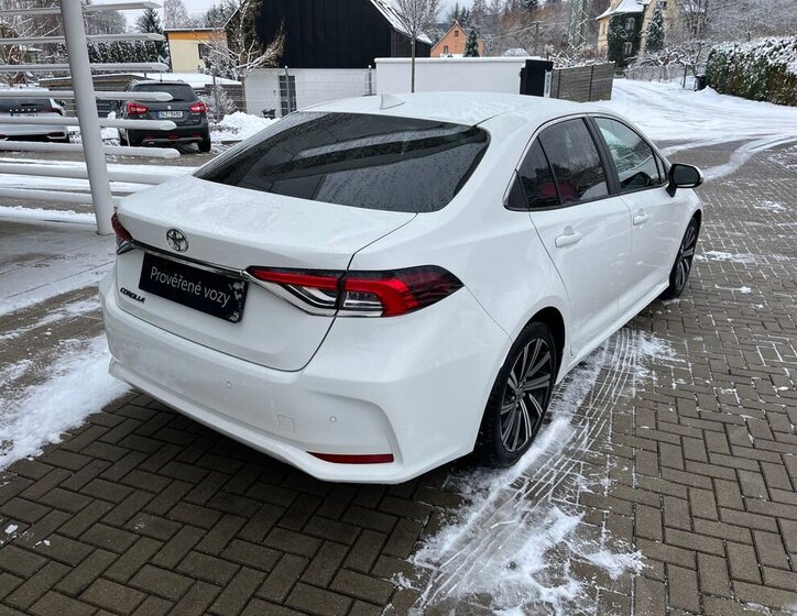 Toyota Corolla Sedan 1,5 l 92 kw