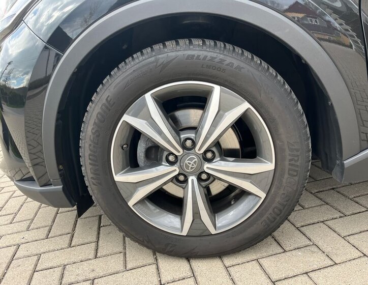Toyota C-HR SUV / Terénní 1,8 l 72 kw