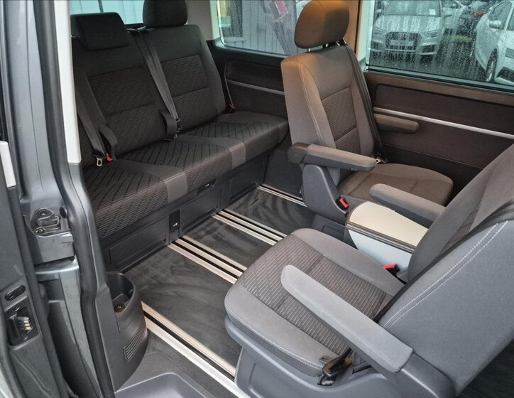 Volkswagen Multivan 17
