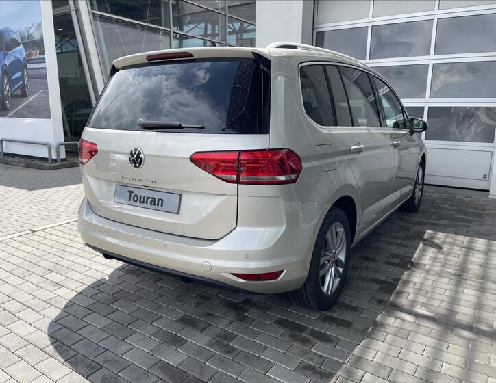 Volkswagen Touran 8