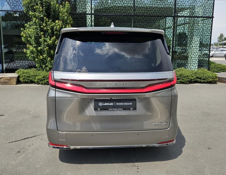 Lexus LM 350h VAN / Minibus 2,5 l 140 kw