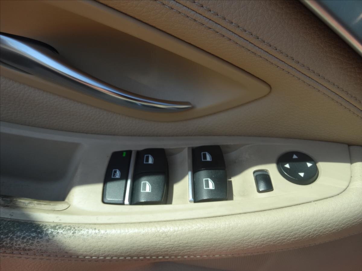 BMW Řada 5 Kombi 3,0 l 150 kw