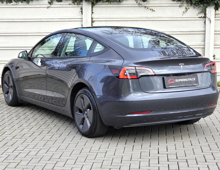Tesla Model 3 Sedan / Limuzína 0,0 208 kw