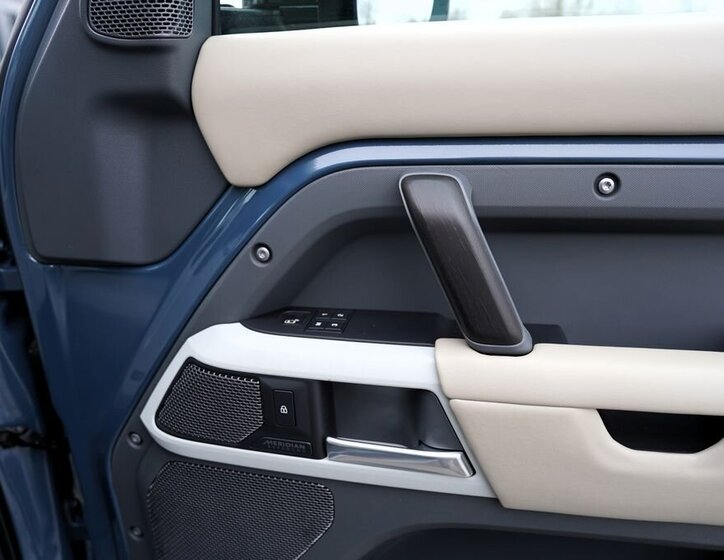 Land Rover Defender SUV 3,0 l 294 kw