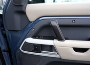 Land Rover Defender SUV 3,0 l 294 kw