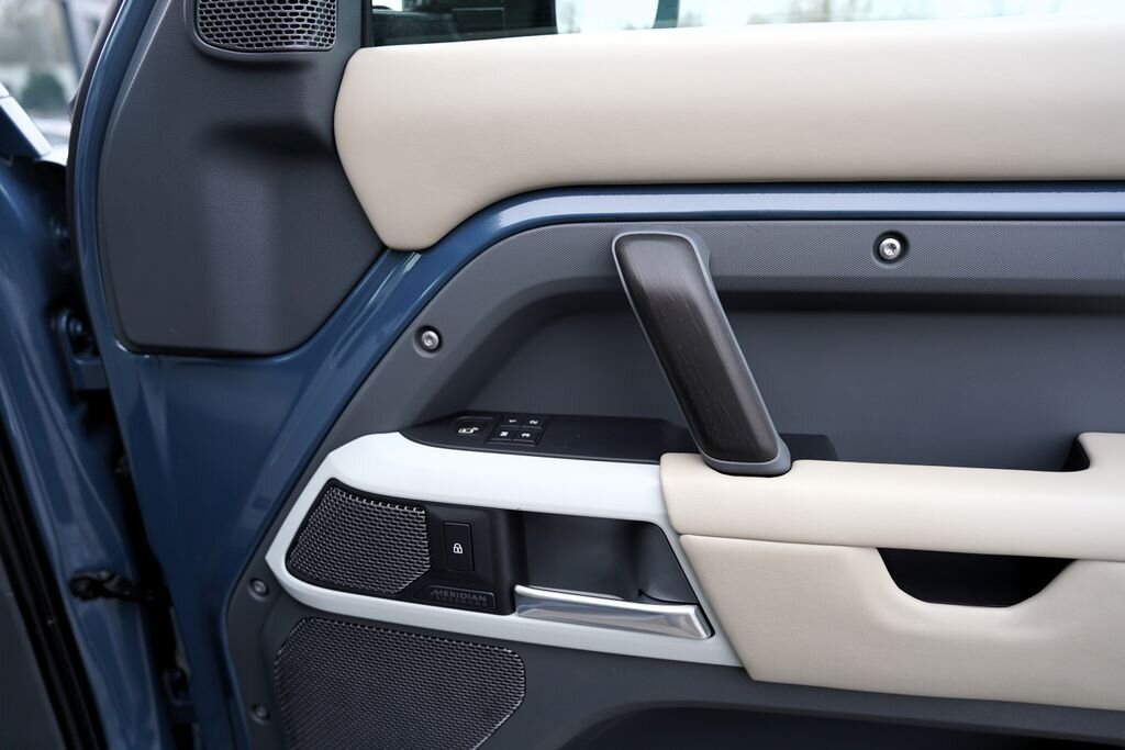 Land Rover Defender SUV 3,0 l 294 kw