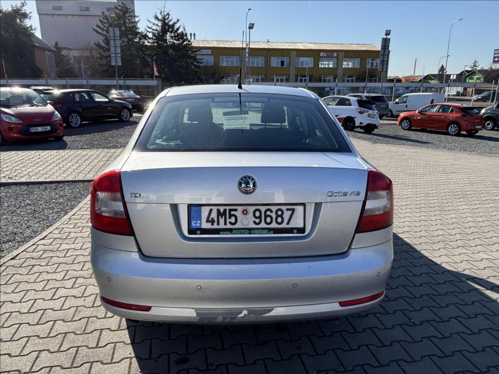 Škoda Octavia Sedan / Limuzína 1,6 l 77 kw