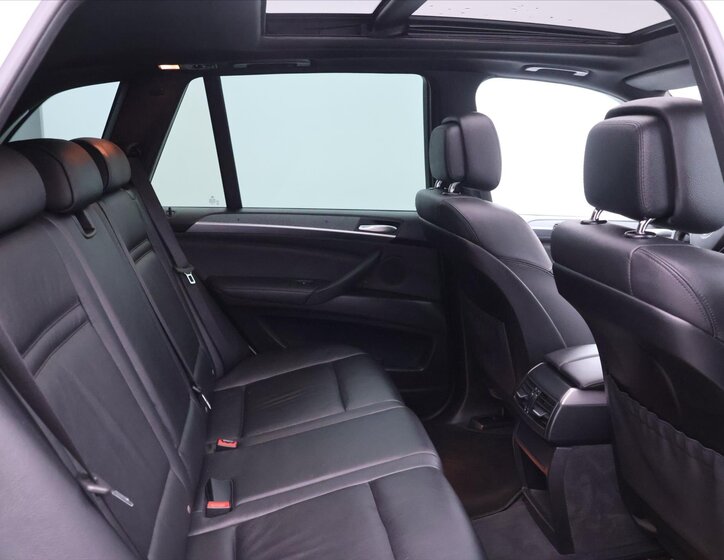 BMW X5 SUV / Terénní 3,0 l 280 kw