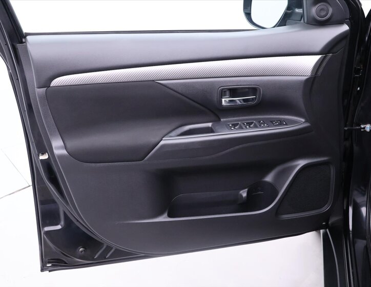 Mitsubishi Outlander 11