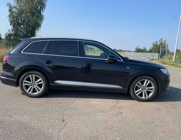 Audi Q7 6