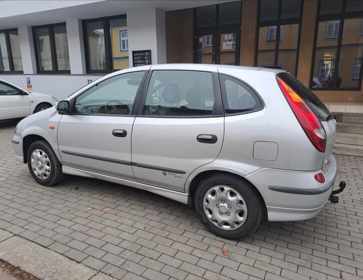 Nissan Almera Tino 7