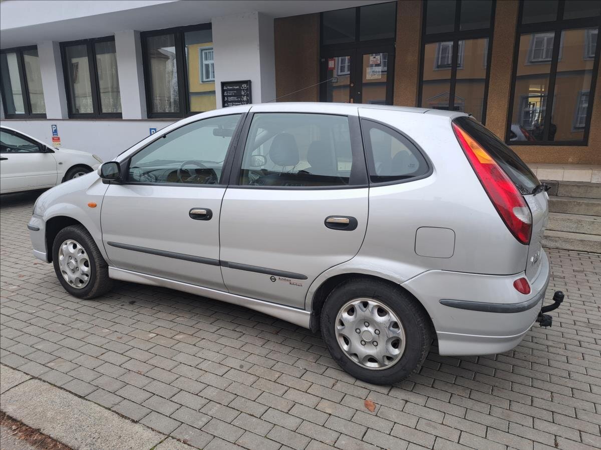 Nissan Almera Tino