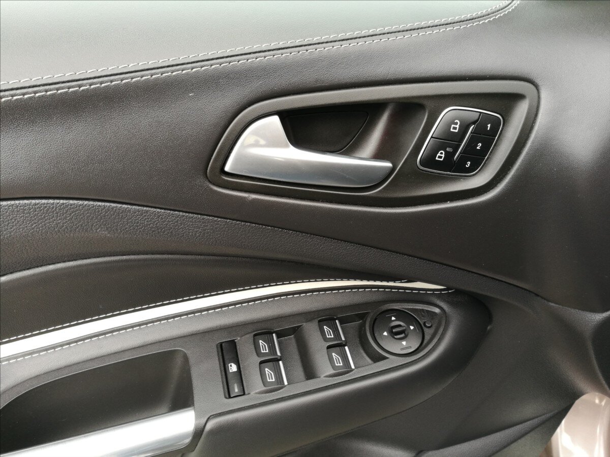 Ford Kuga SUV / Terénní 2,0 l 110 kw