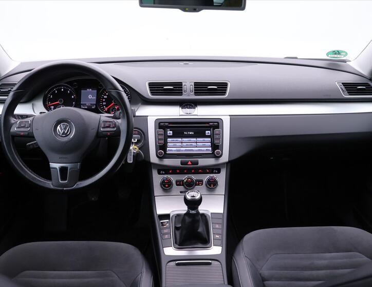 Volkswagen Passat 25