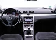 Volkswagen Passat 25