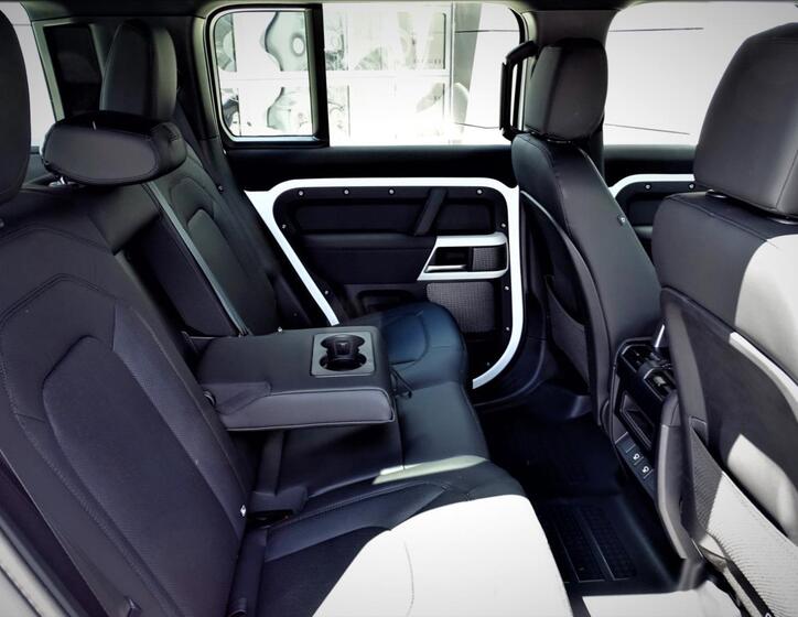 Land Rover Defender 15