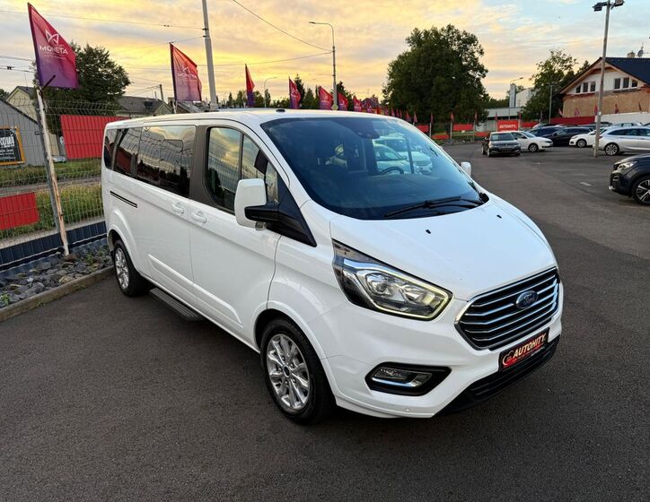 Ford Tourneo Custom 4