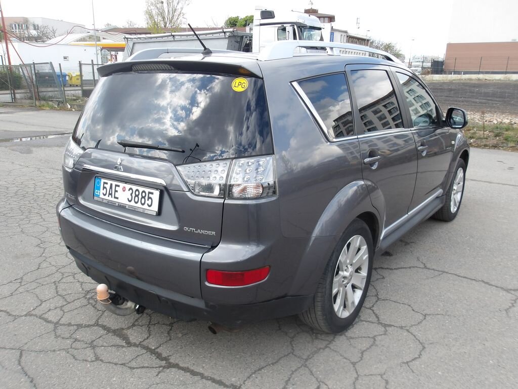 Mitsubishi Outlander SUV / Terénní 2,4 l 125 kw