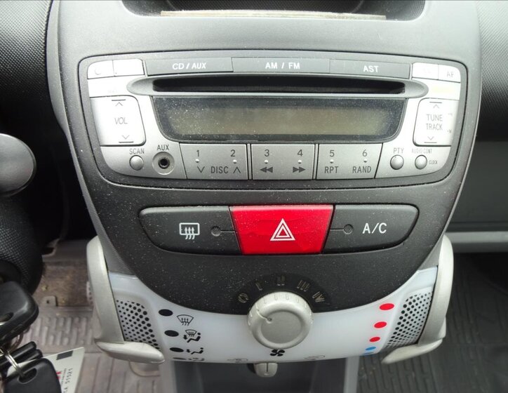 Peugeot 107 Hatchback 998,0 50 kw