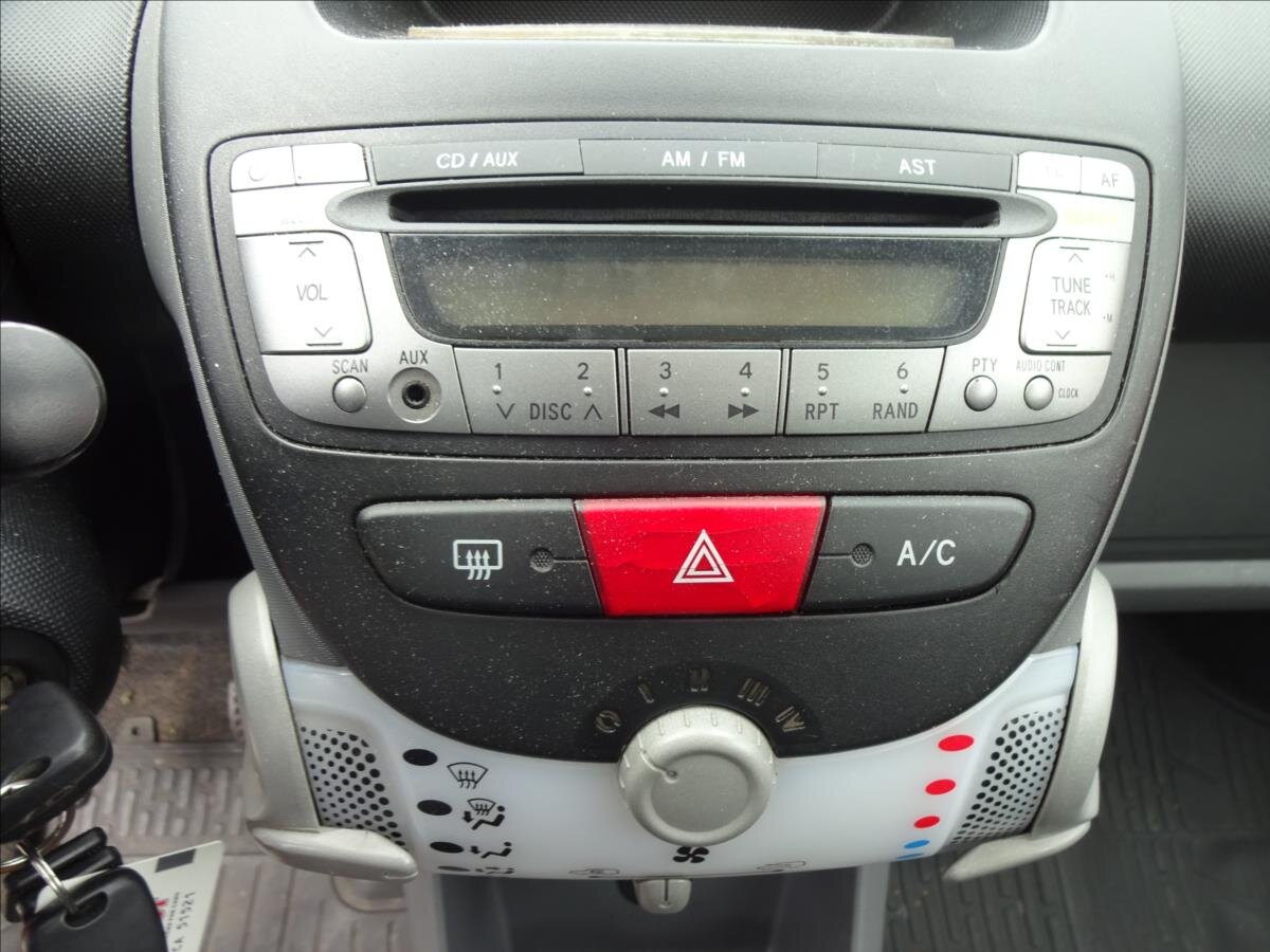 Peugeot 107 Hatchback 998,0 50 kw