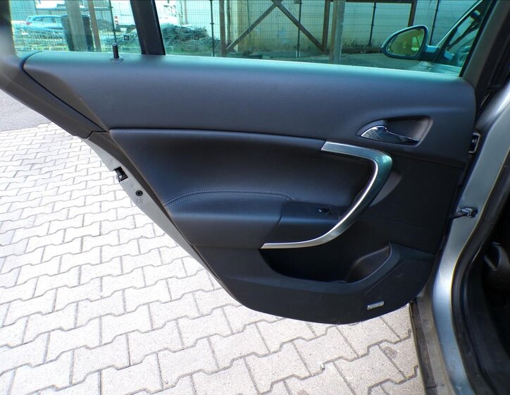 Opel Insignia Kombi 2,0 l 118 kw