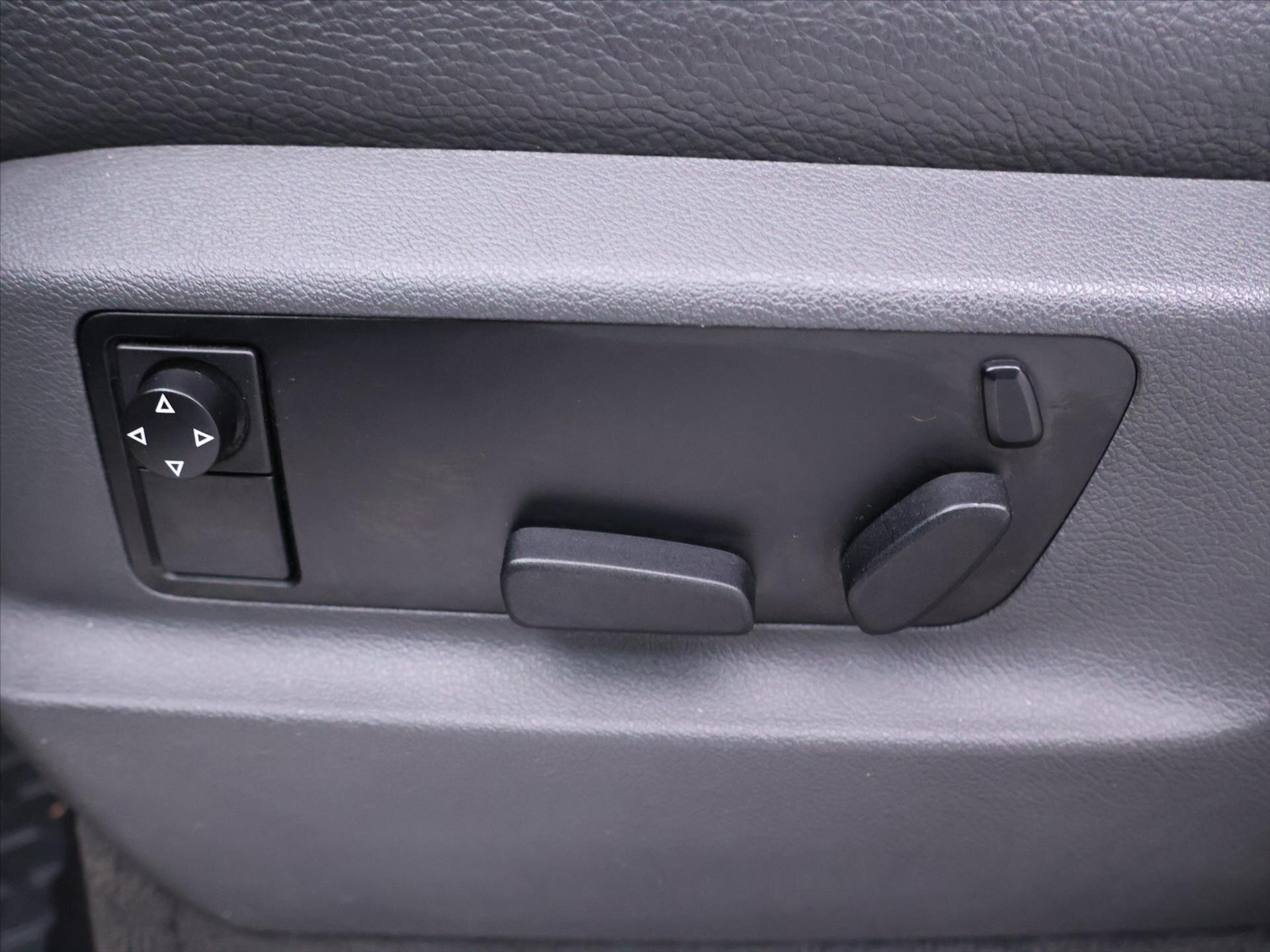 Volkswagen Touareg SUV / Terénní 3,0 l 176 kw