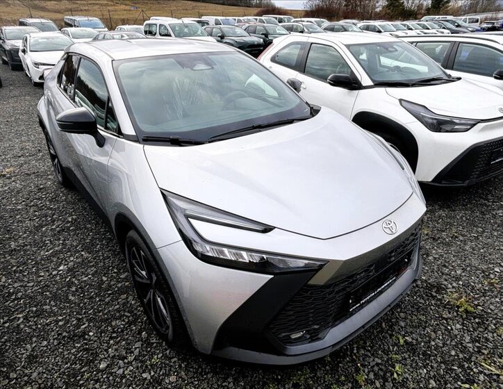 Toyota C-HR SUV 1,8 l 103 kw