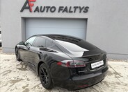 Tesla Model S 4