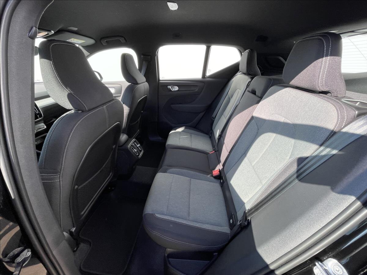 Volvo XC40 SUV / Terénní 2,0 l 145 kw