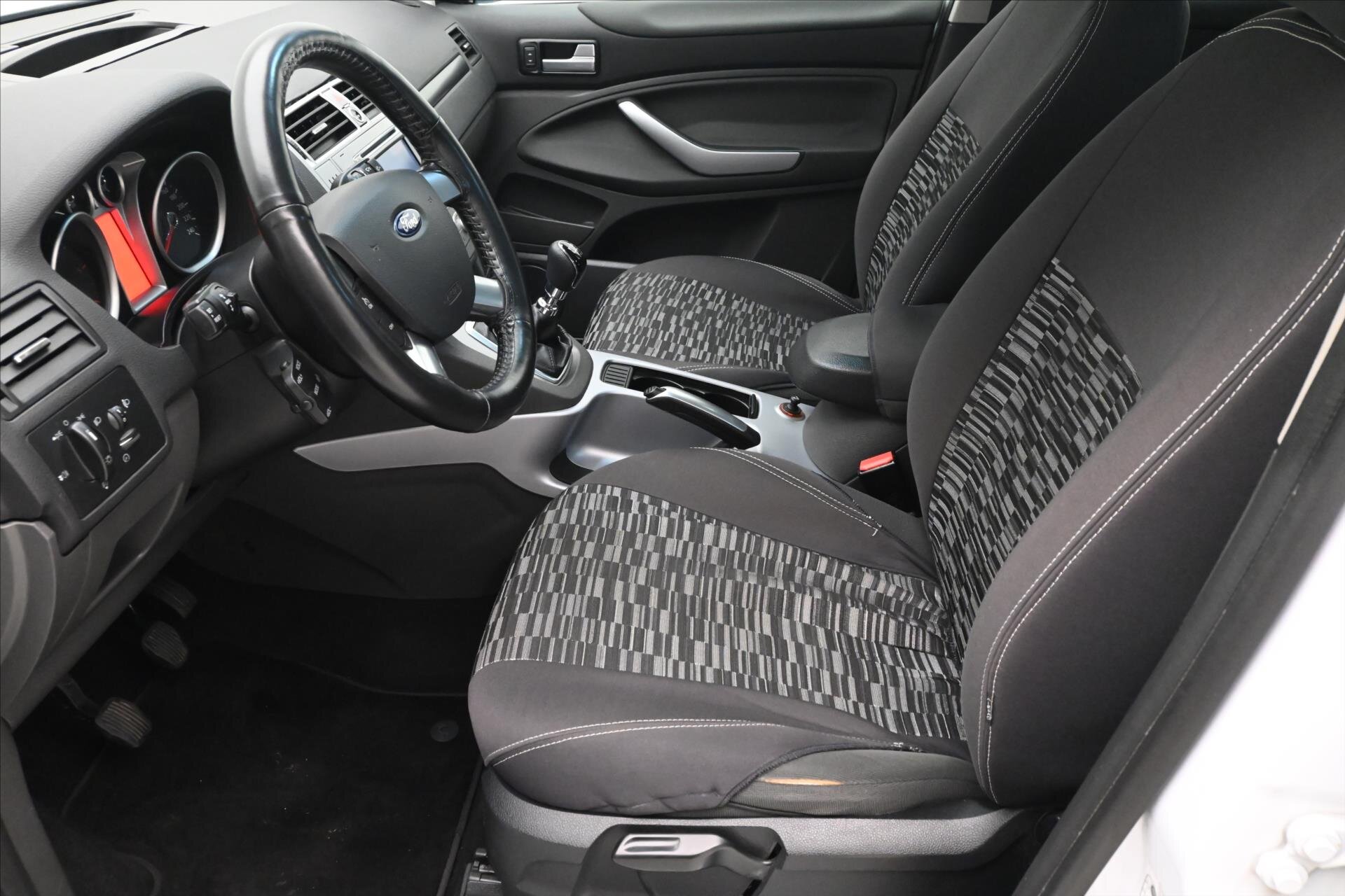 Ford Kuga SUV / Terénní 2,0 l 103 kw