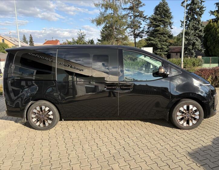 Hyundai Staria 6