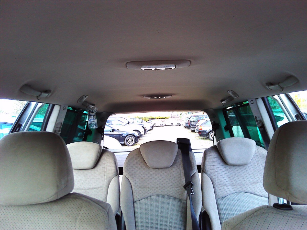 Peugeot 807 MPV 2,0 l 100 kw