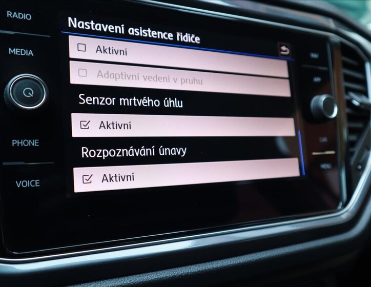 Volkswagen T-Roc CUV / Crossover 1,5 l 110 kw