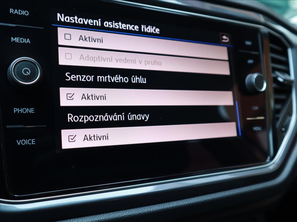 Volkswagen T-Roc CUV / Crossover 1,5 l 110 kw