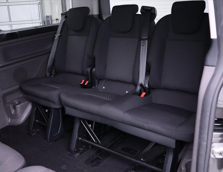 Ford Tourneo Custom 15