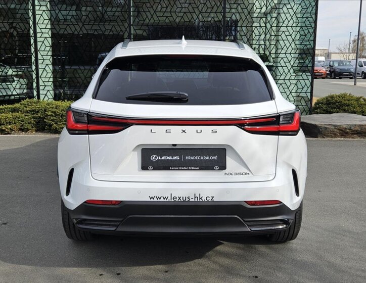 Lexus NX 350h SUV / Terénní 2,5 l 147 kw