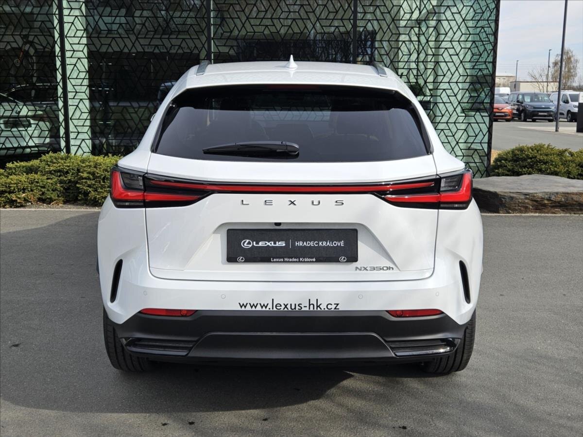 Lexus NX 350h SUV / Terénní 2,5 l 147 kw