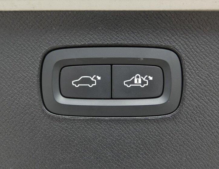 Volvo XC90 SUV / Terénní 2,0 l 220 kw