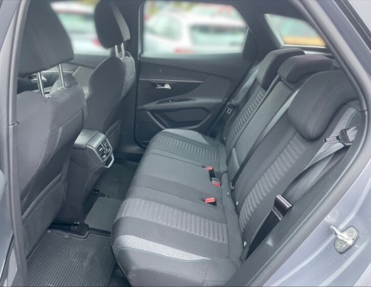 Peugeot 3008 SUV 1,2 l 96 kw