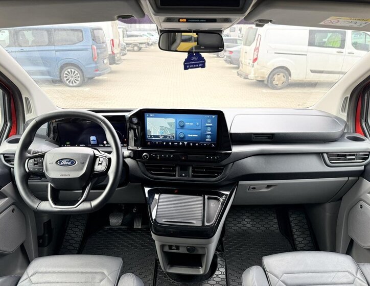 Ford Tourneo Custom Kombi 2,5 l 171 kw