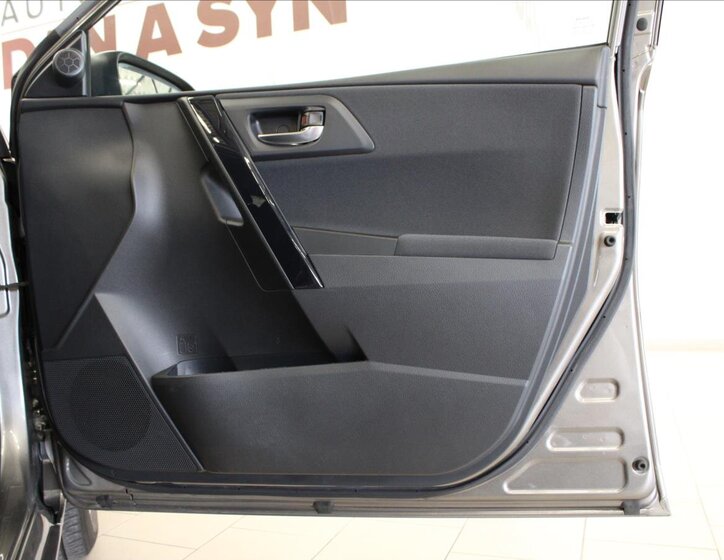 Toyota Auris Hatchback 1,2 l 85 kw