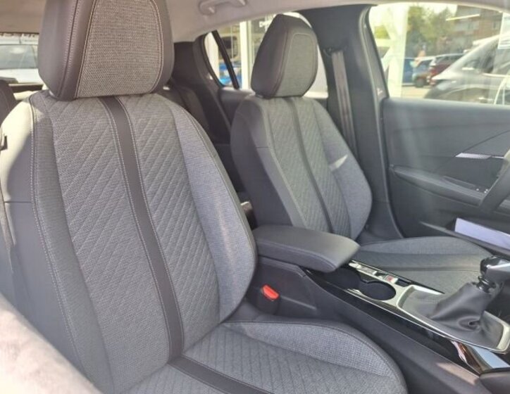 Peugeot 208 Hatchback 1,2 l 74 kw