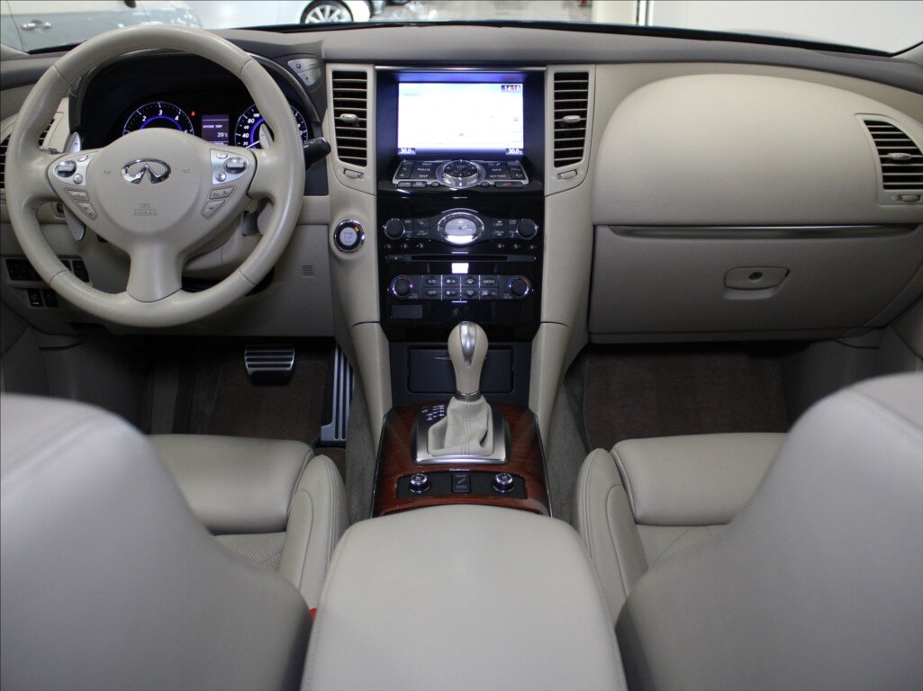 Infiniti QX70 SUV / Terénní 3,0 l 175 kw