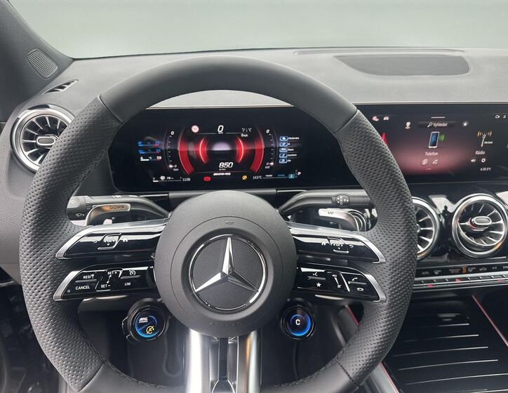 Mercedes-Benz GLA 10